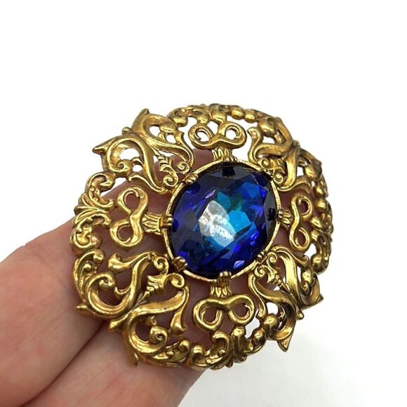 80's Edgar Berebi Designer Gold Tone Baroque / Rococo Brooch Teal Glass Center - Picture 2 of 10